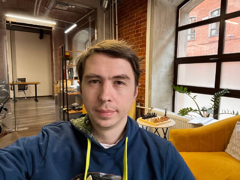 Подробнее о статье Очередные Пироги готовы — еду на студию их заснять#lifeНазвал выпуск Follow the money — в нем мы пог