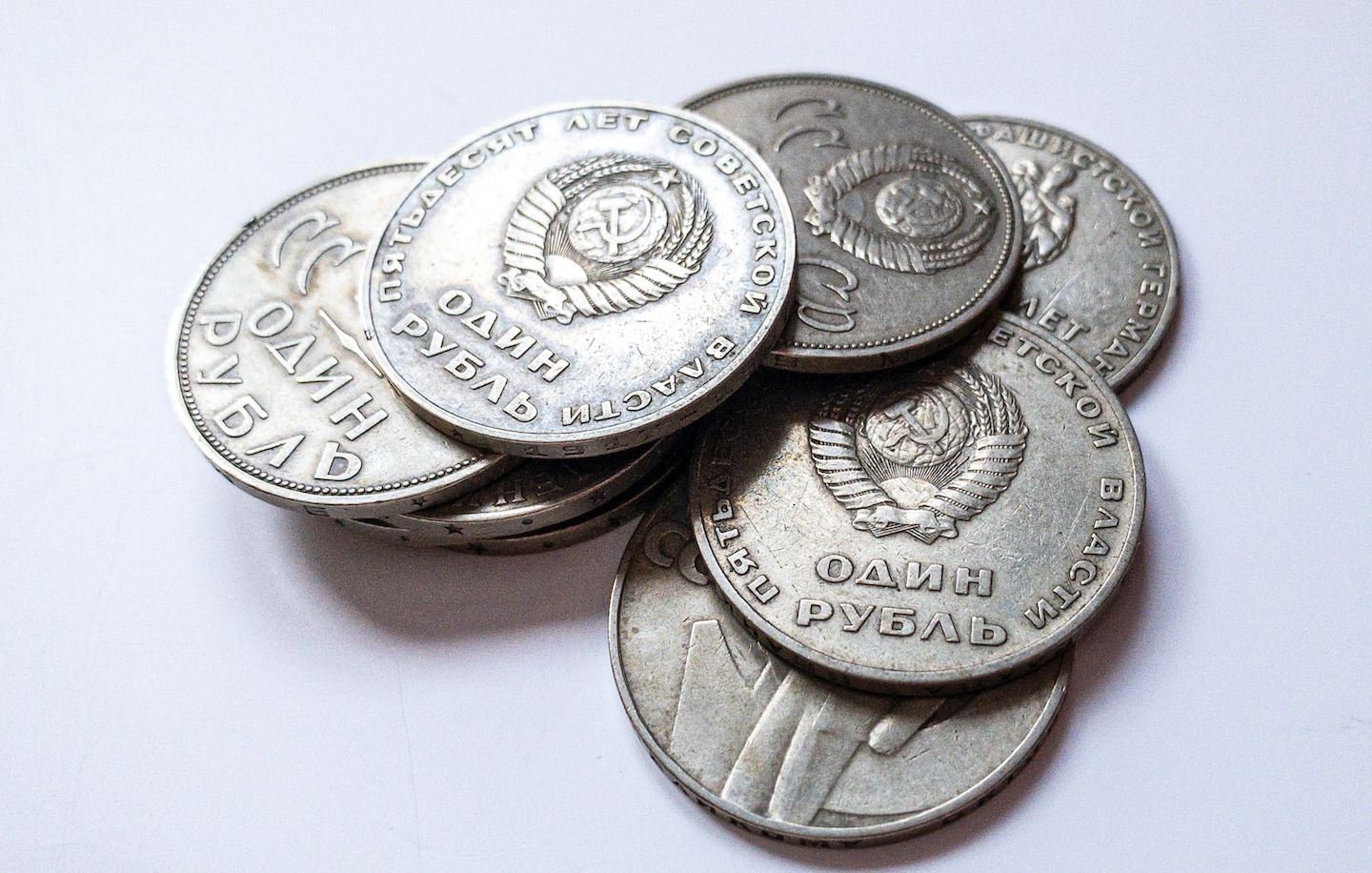 Подробнее о статье Почему падает доллар? Почему падает рубль?
